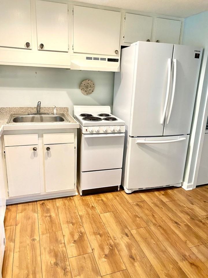 6112 Harbourside Dr - Photo 2 of 9