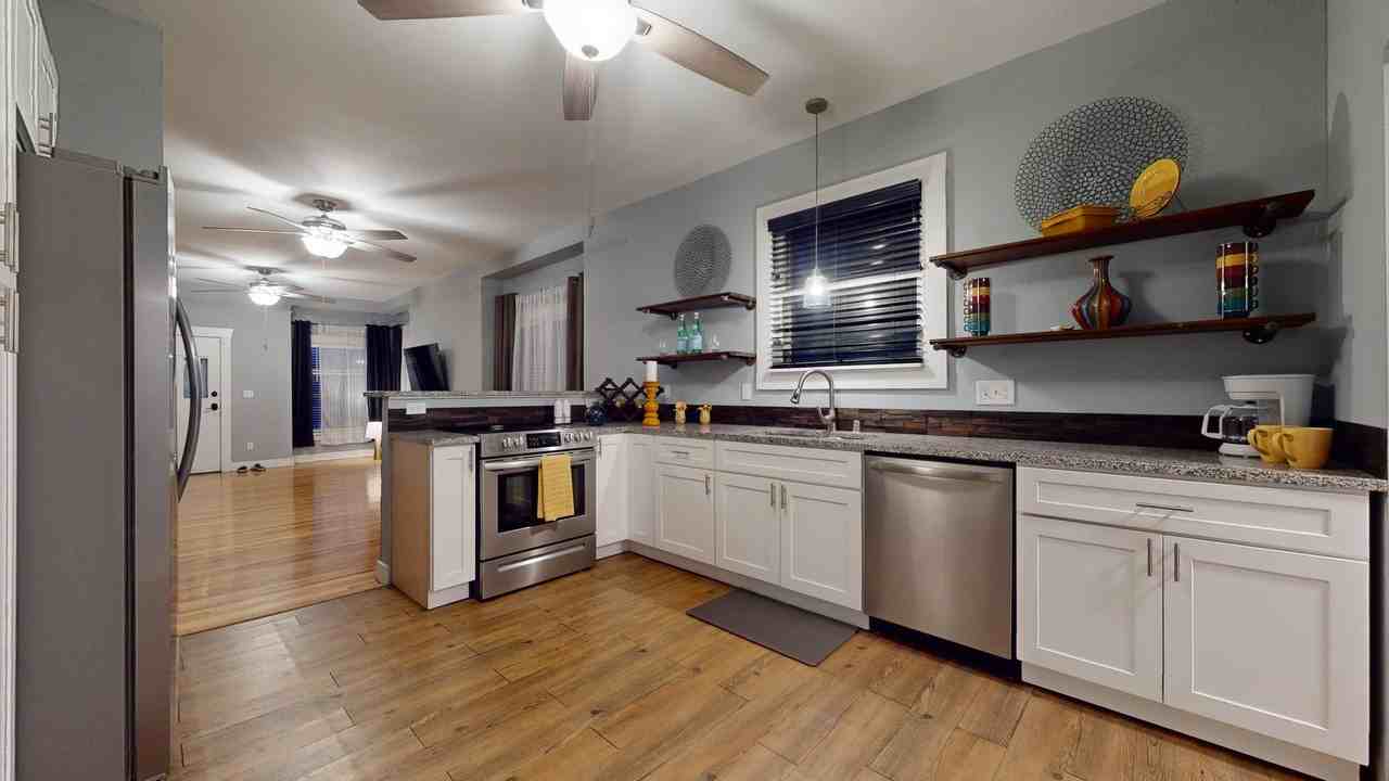 1511 8th Street - Photo 4 of 21