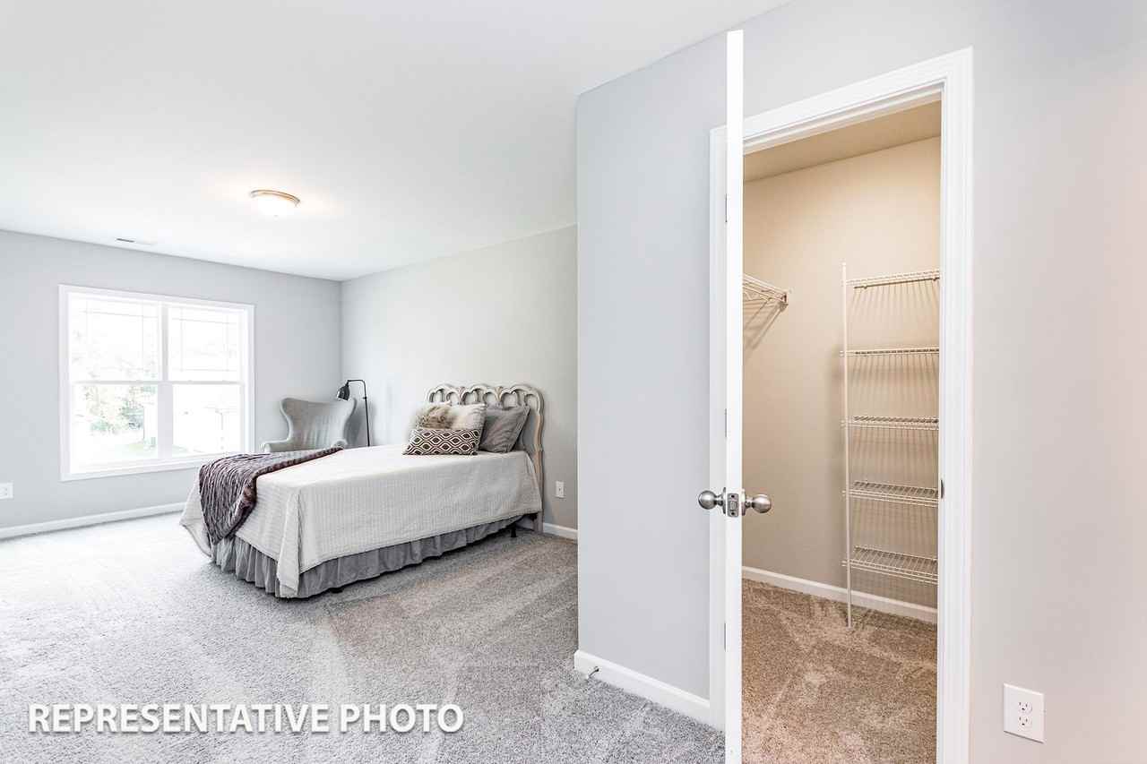 154 Sandstone St - Photo 3 of 9