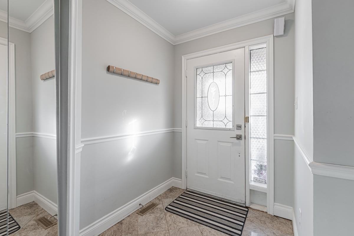 105 Windward Crescent - Photo 3 of 19