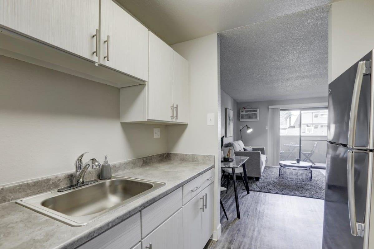 7201 Leetsdale Dr - Photo 5 of 19