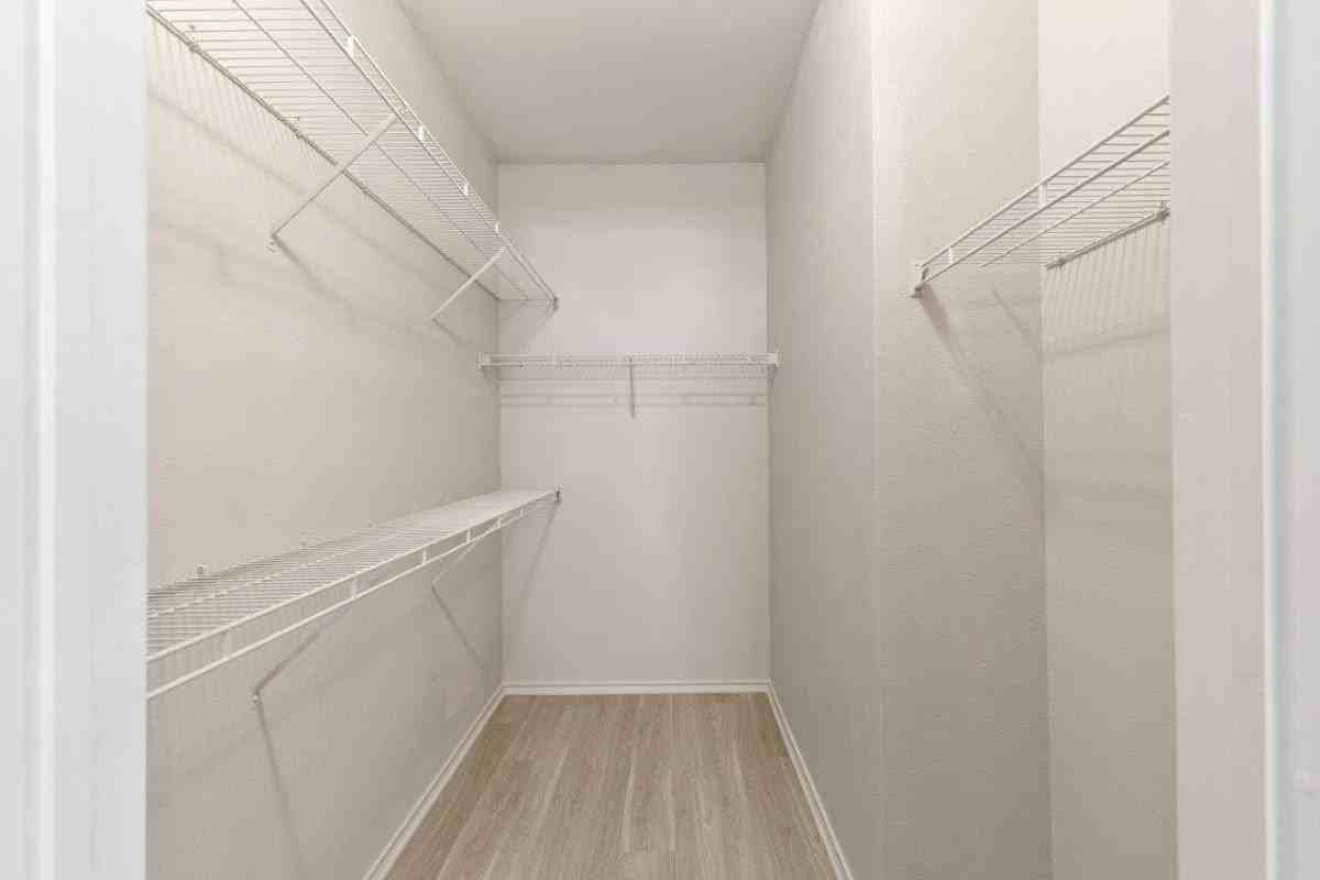 12500 Merit Dr - Photo 5 of 31