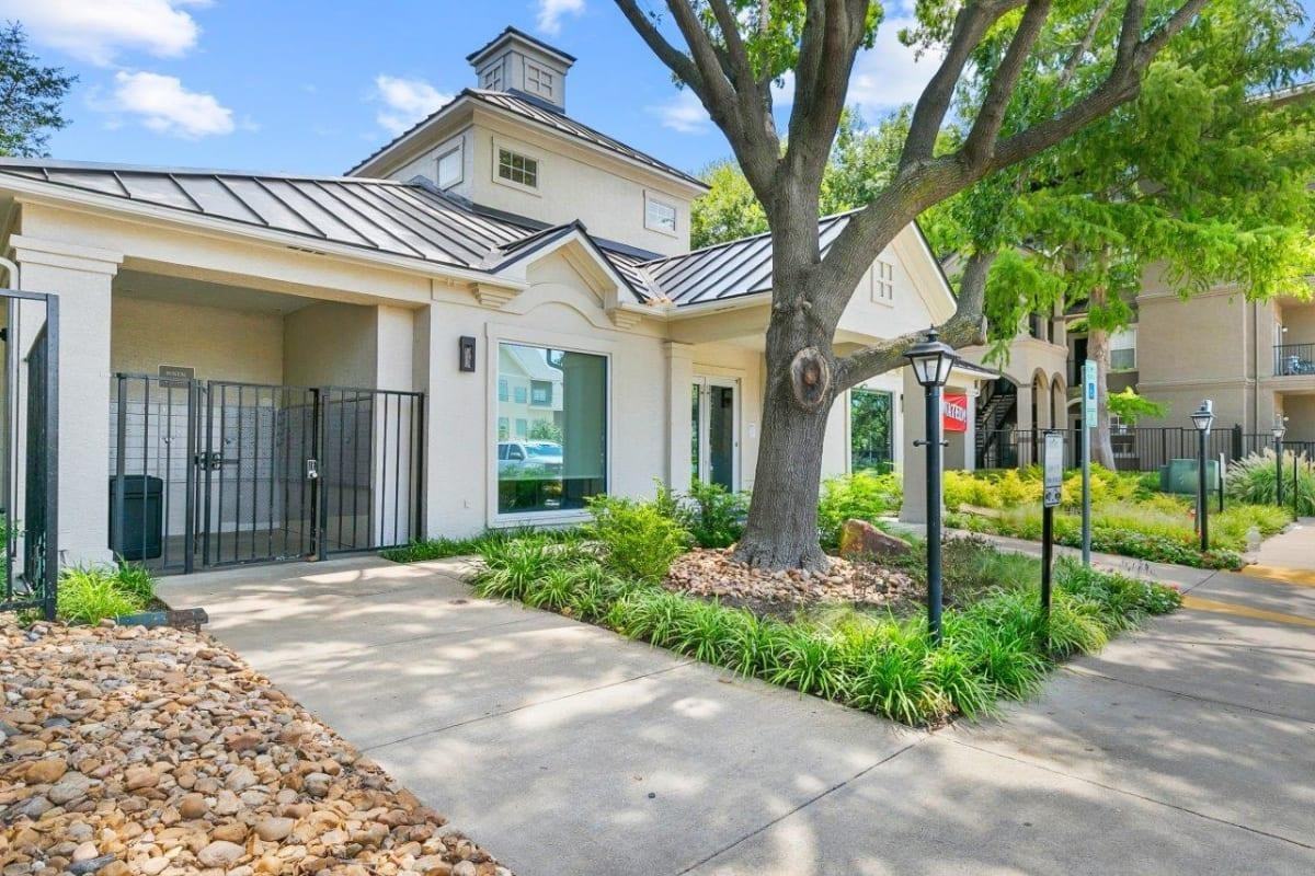 12500 Merit Dr - Photo 5 of 31