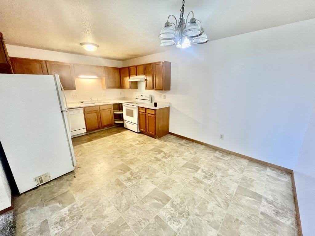 208 15th Street Northeast - Photo 5 of 10