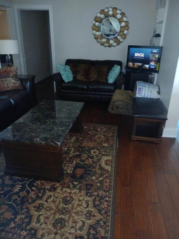 549 Marlborough Point Rd - Photo 3 of 13