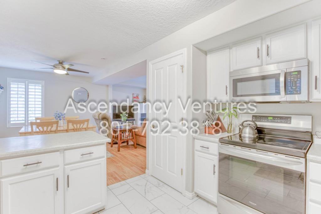 171 East Calais Lane - Photo 3 of 15