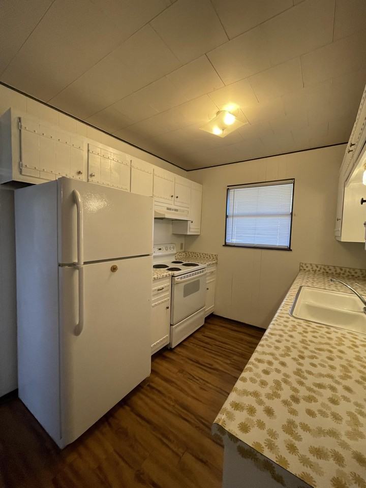 74 Northwest Dr - Photo 2 of 18