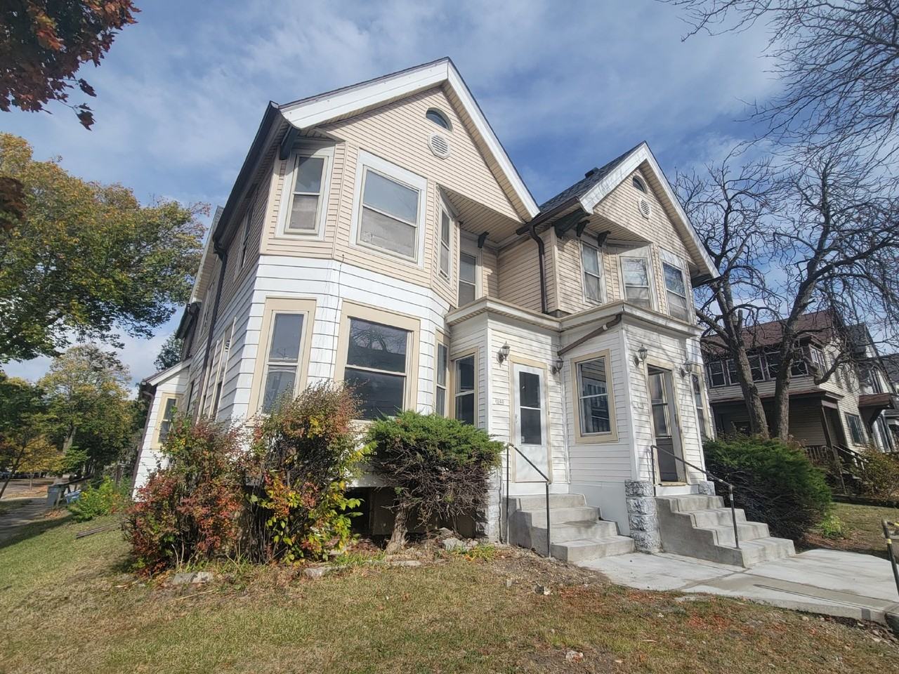 138 W Chambers St - Photo 3 of 12