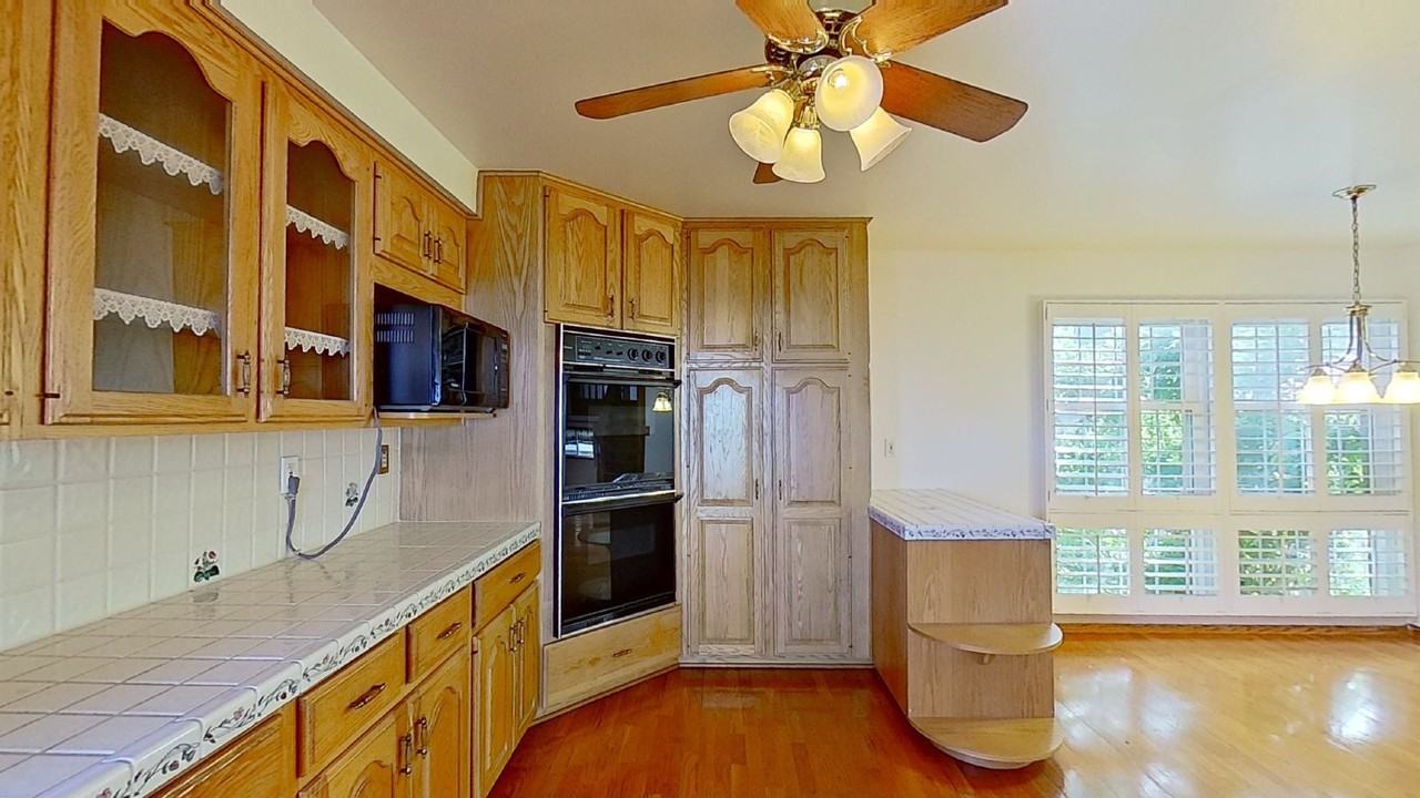 27452 Elmbridge Dr - Photo 2 of 39