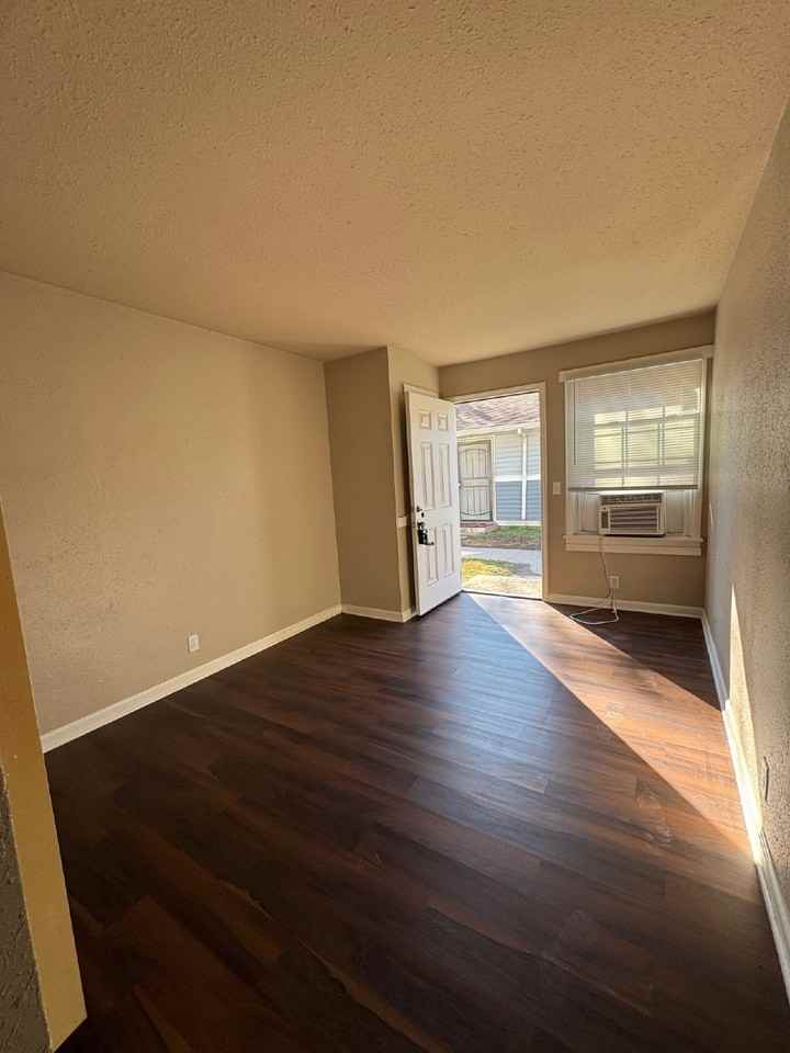 2564 N Wellington Pl - Photo 3 of 6