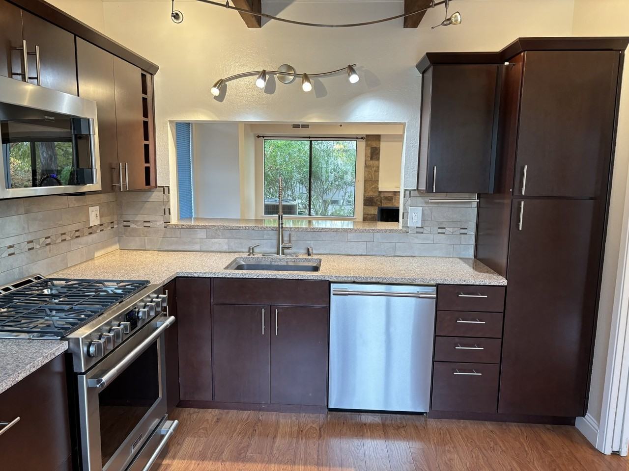 1593 Ashwood Dr - Photo 3 of 26