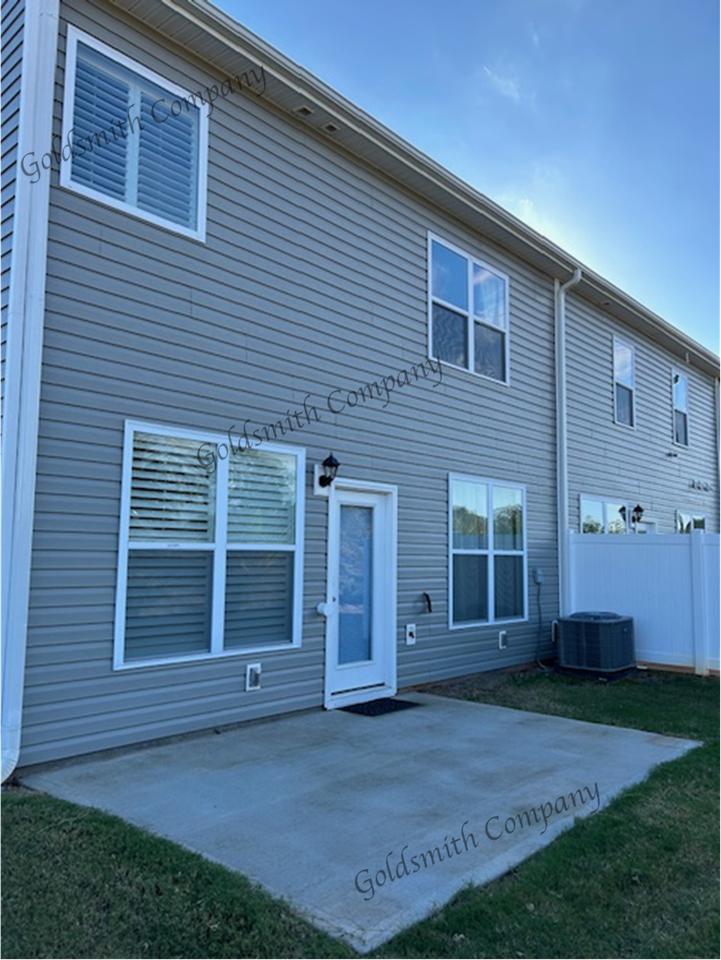 517 Yellow Fox Rd - Photo 2 of 19