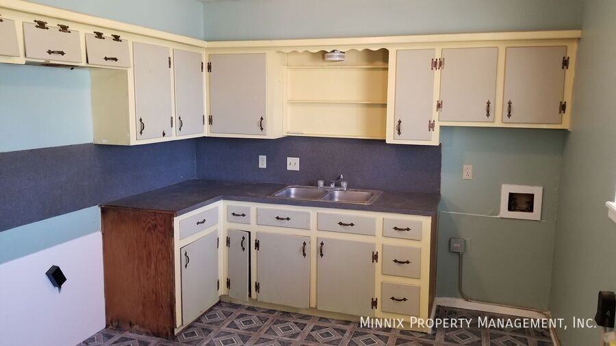 707 W 4th St - Photo 2 of 10