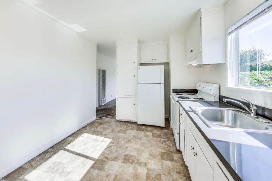 1669 Mono Ave - Photo 3 of 21