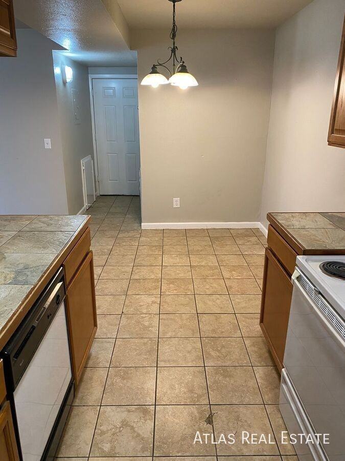 851 S Uravan Ct #B - Photo 4 of 16