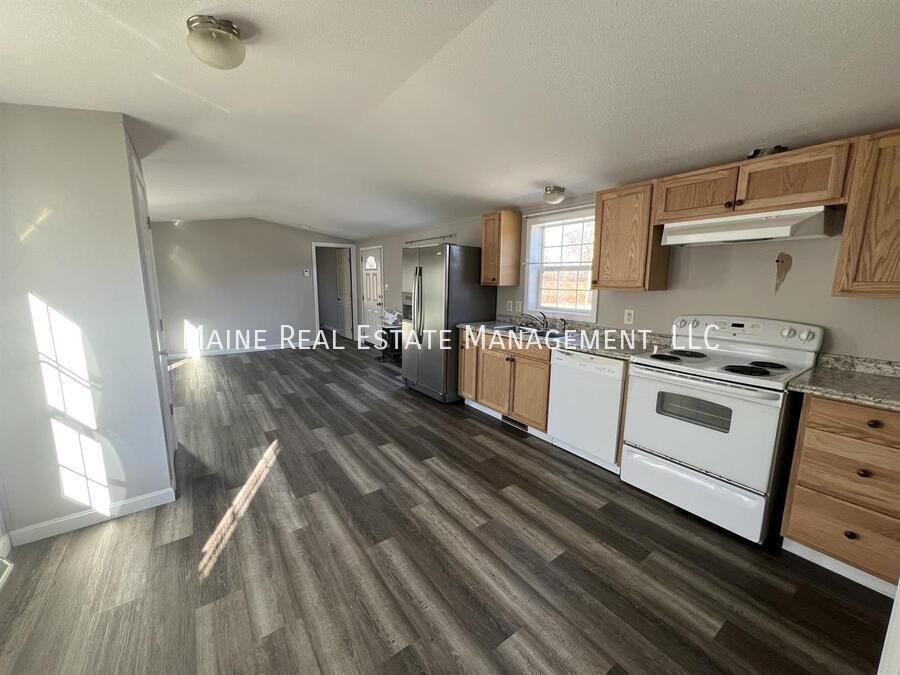 40 Hill St - Photo 2 of 9