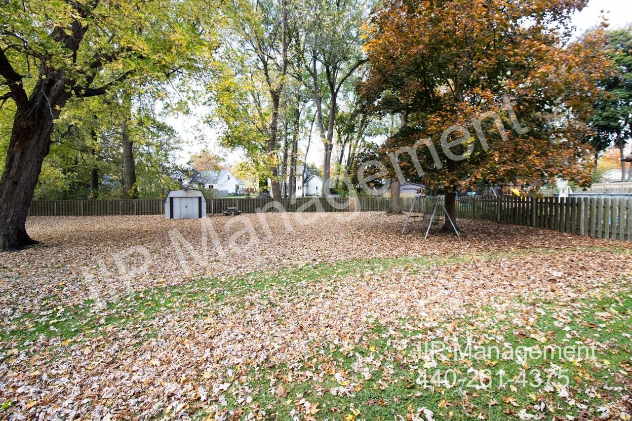 154 Deerfield Dr - Photo 3 of 18