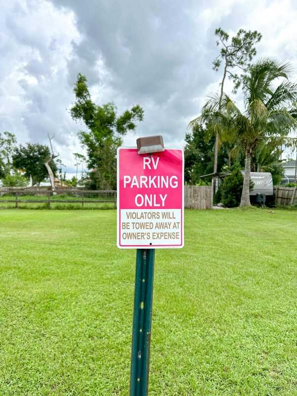 6343 Mark Ln - Photo 4 of 22