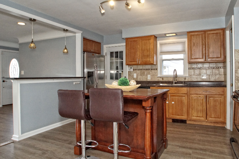 1071 Cranbrook Dr - Photo 2 of 11