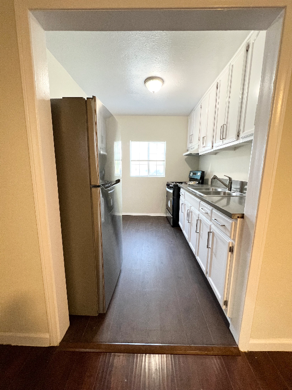 913 3/4 Cypress Ave #NA - Photo 2 of 6