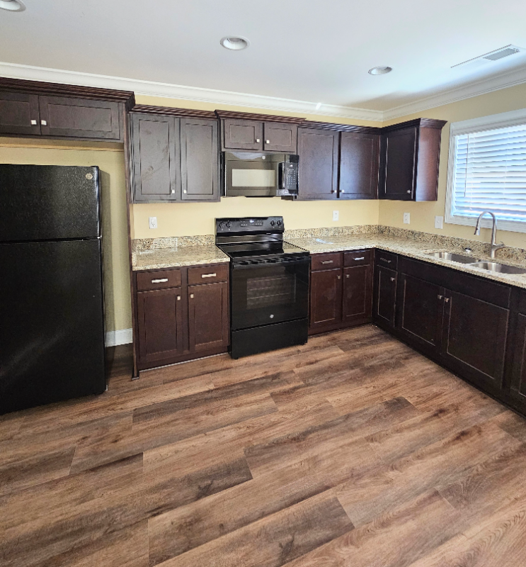 1421 Northland Dr - Photo 3 of 6