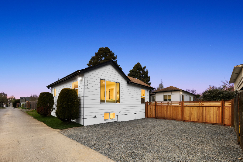 1624 Hoyt Ave - Photo 2 of 19