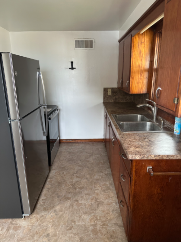 745 Naylor Ave - Photo 4 of 19