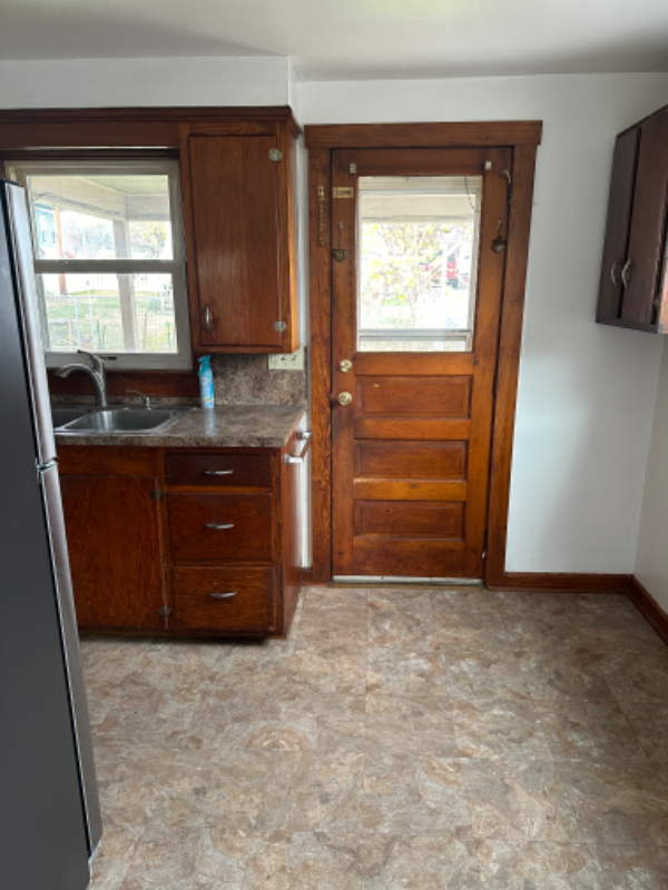 745 Naylor Ave - Photo 5 of 19