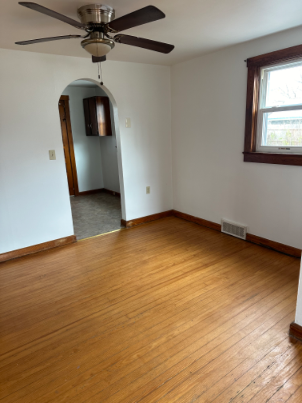 745 Naylor Ave - Photo 7 of 19