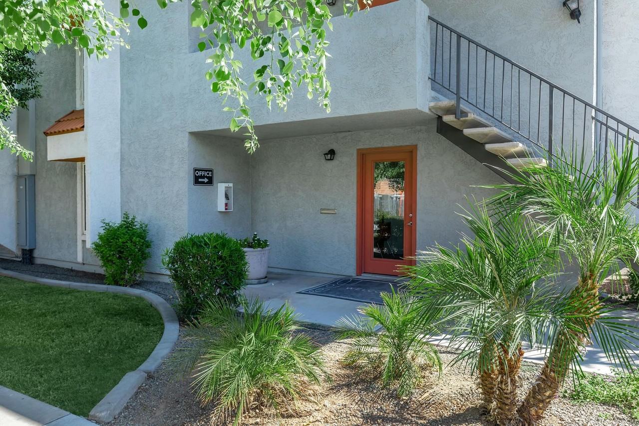 Twenty One 41 - Photo 3 of 50