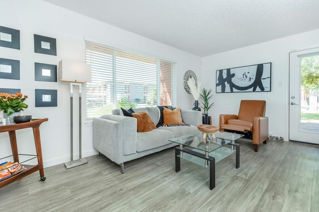 Twenty One 41 - Photo 4 of 50