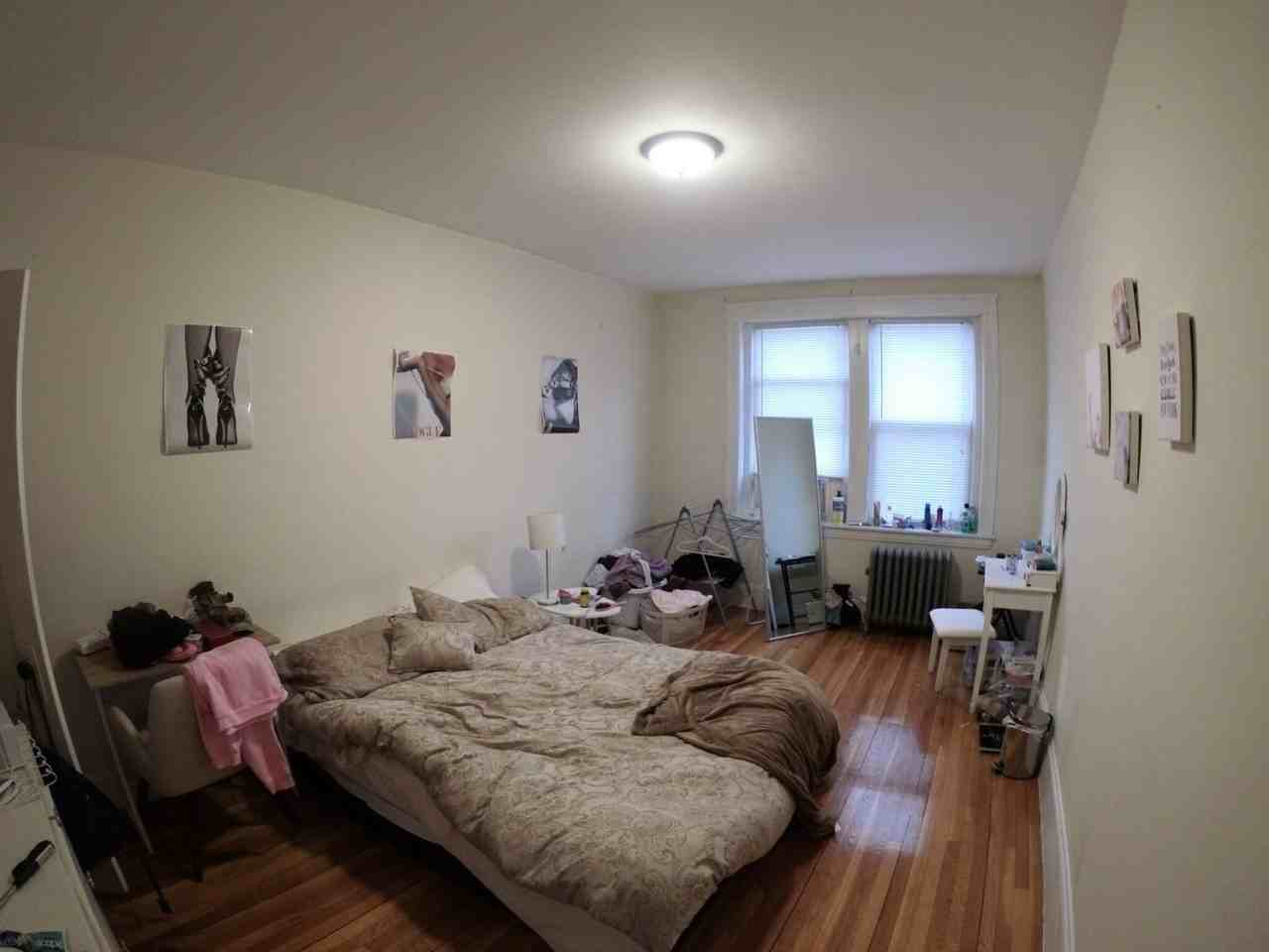 247 Freeman St - Photo 3 of 8