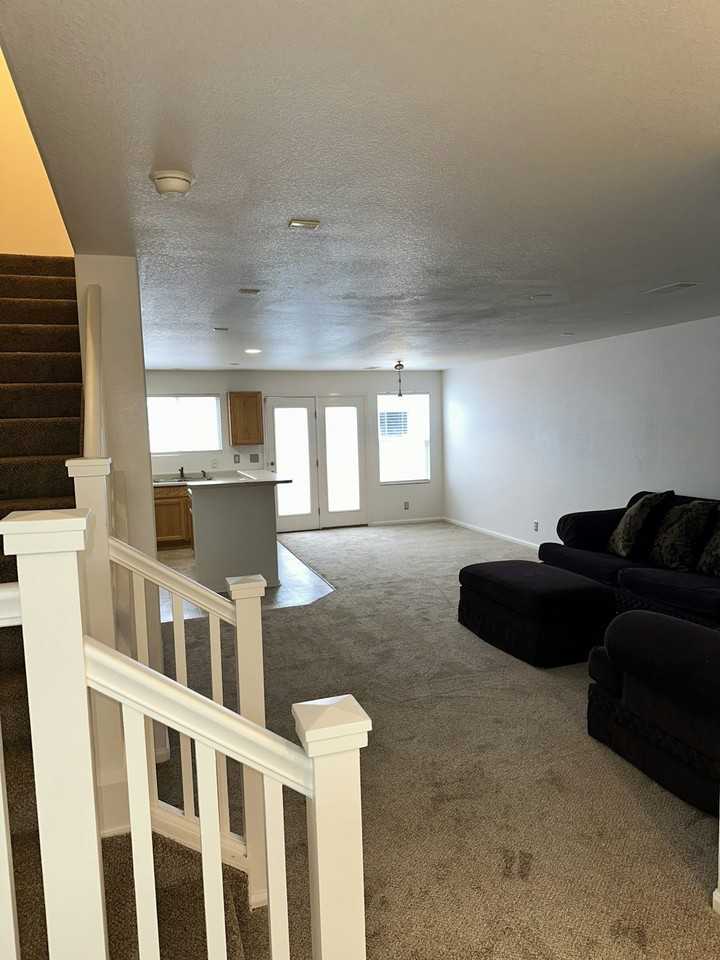 19069 East 58th Avenue - Photo 3 of 33