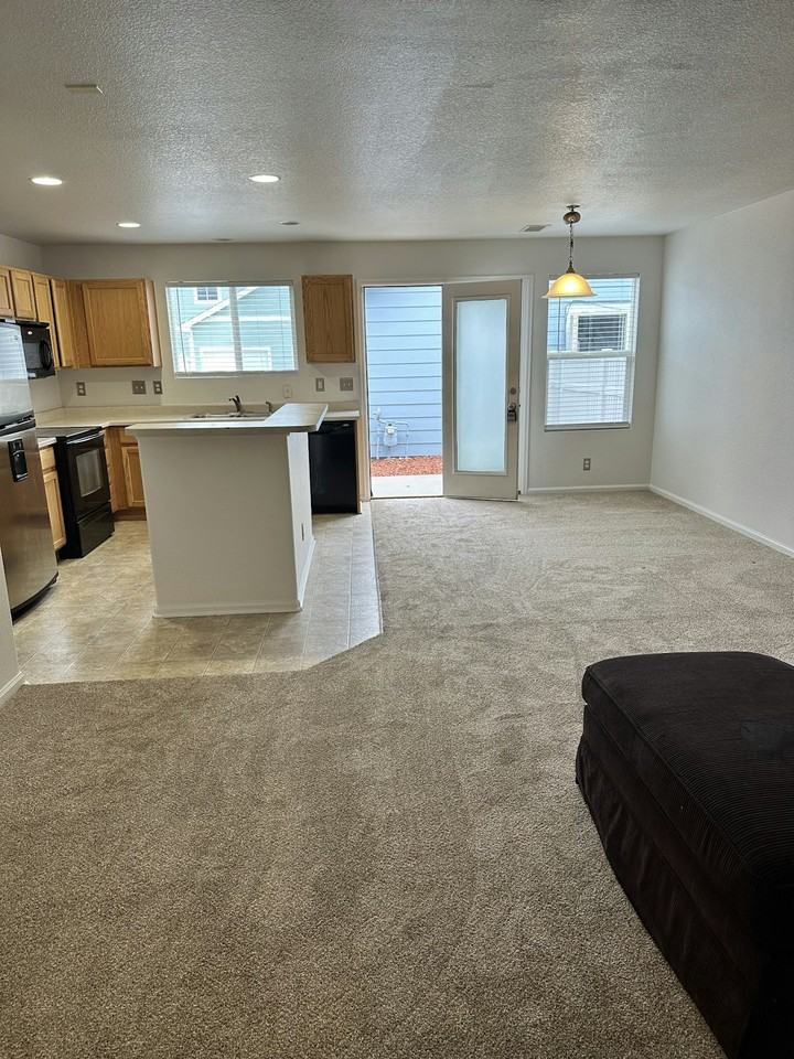 19069 East 58th Avenue - Photo 4 of 33
