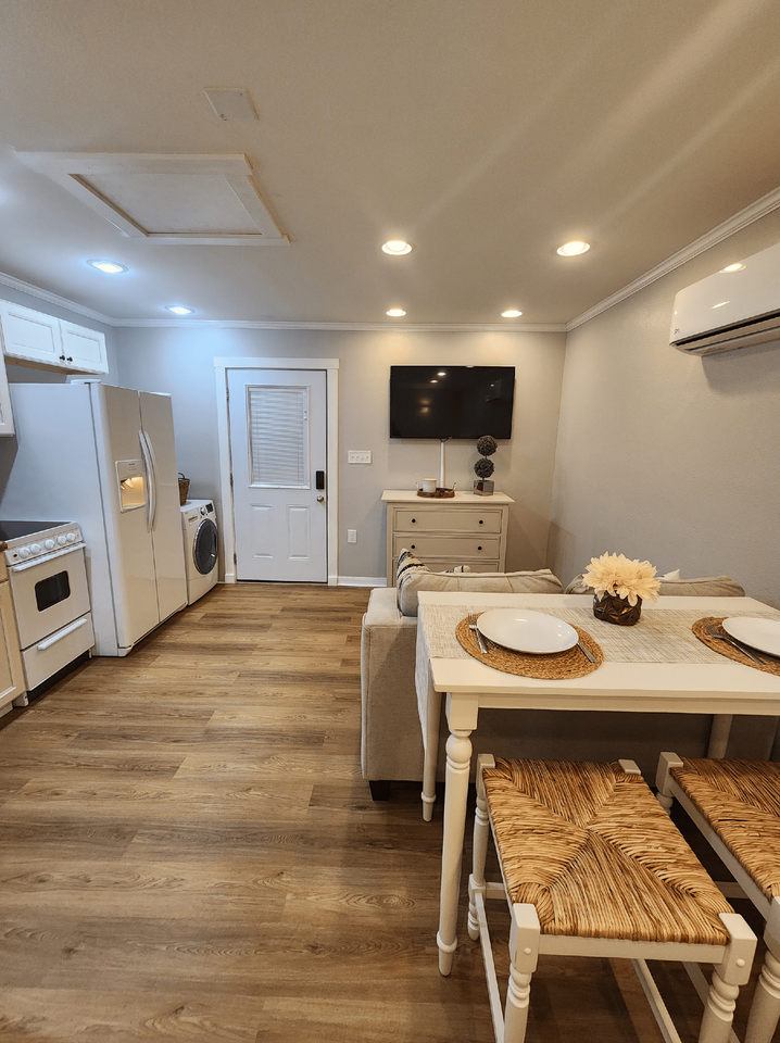 490 E Stanford St #B - Photo 3 of 7