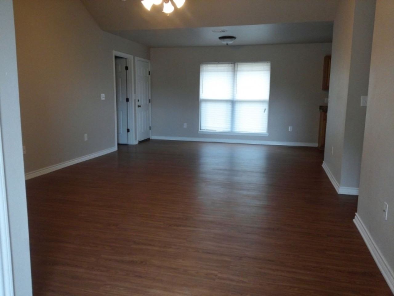 2125 Hollywood St - Photo 2 of 6