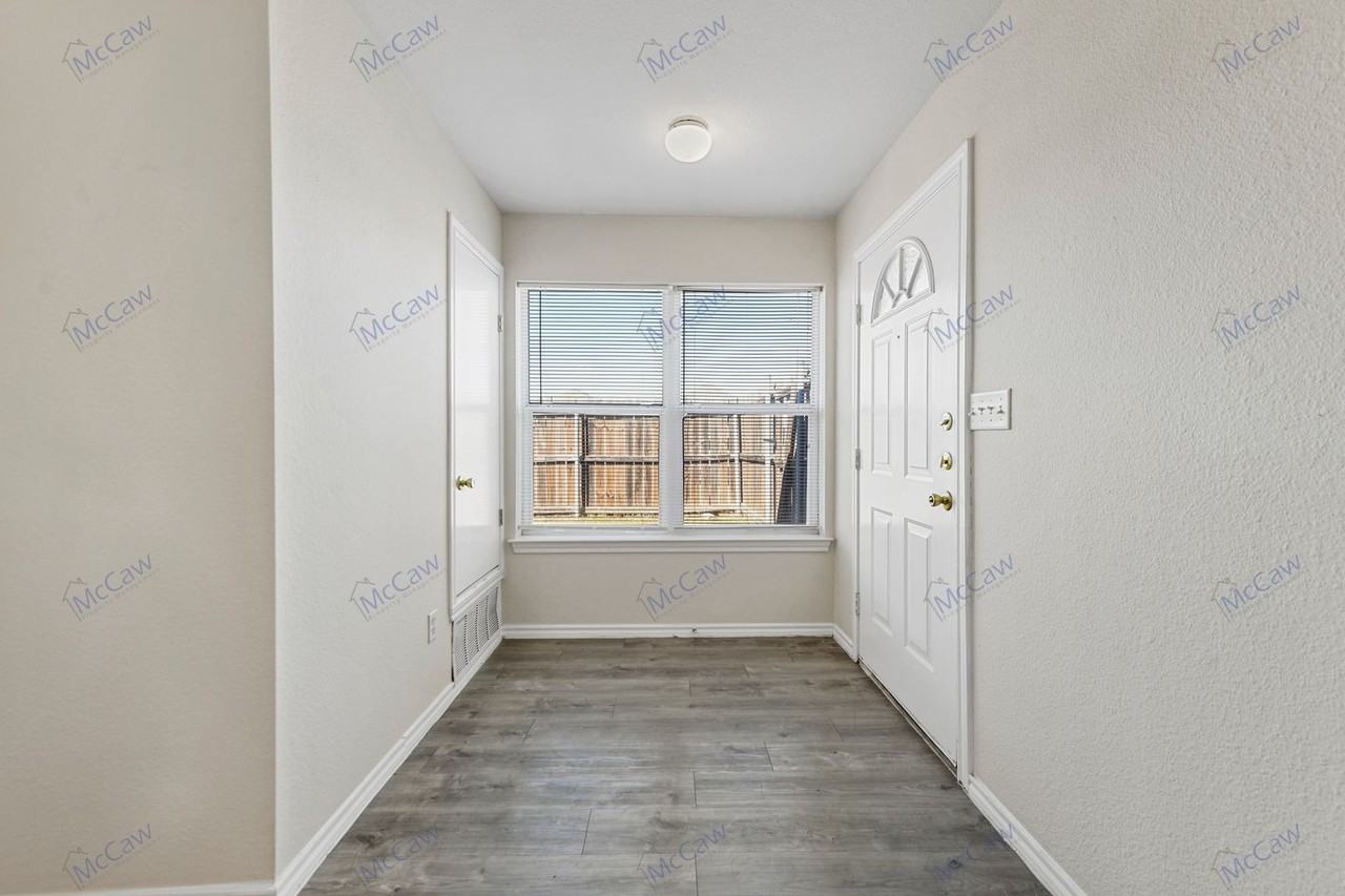 10275 Aurora Dr - Photo 3 of 27