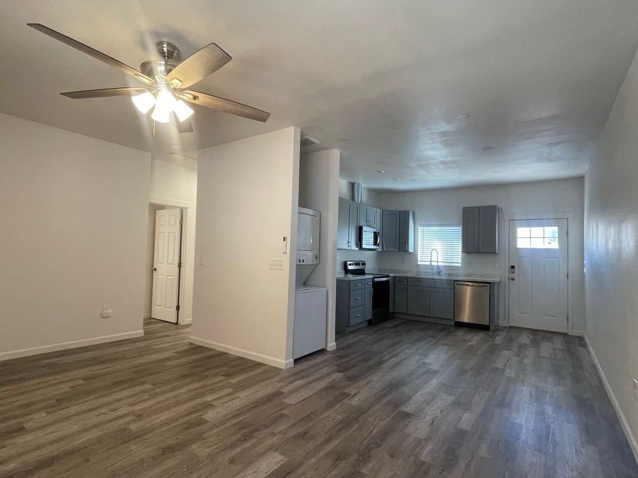 2715 Alfreda Way - Photo 2 of 23