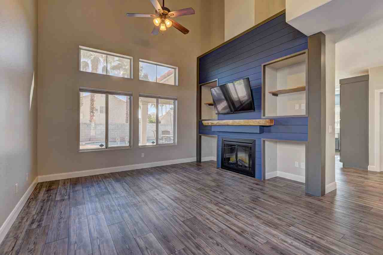 260 Corvallis Ct - Photo 3 of 21
