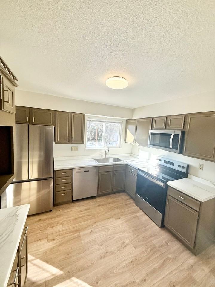 5383 Picket Dr - Photo 3 of 30