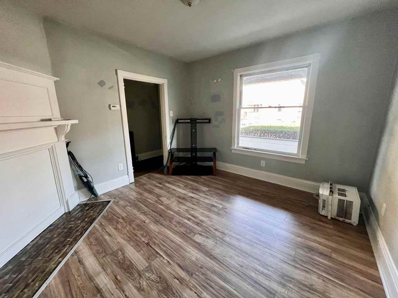 555 Glenwood Ave - Photo 3 of 23