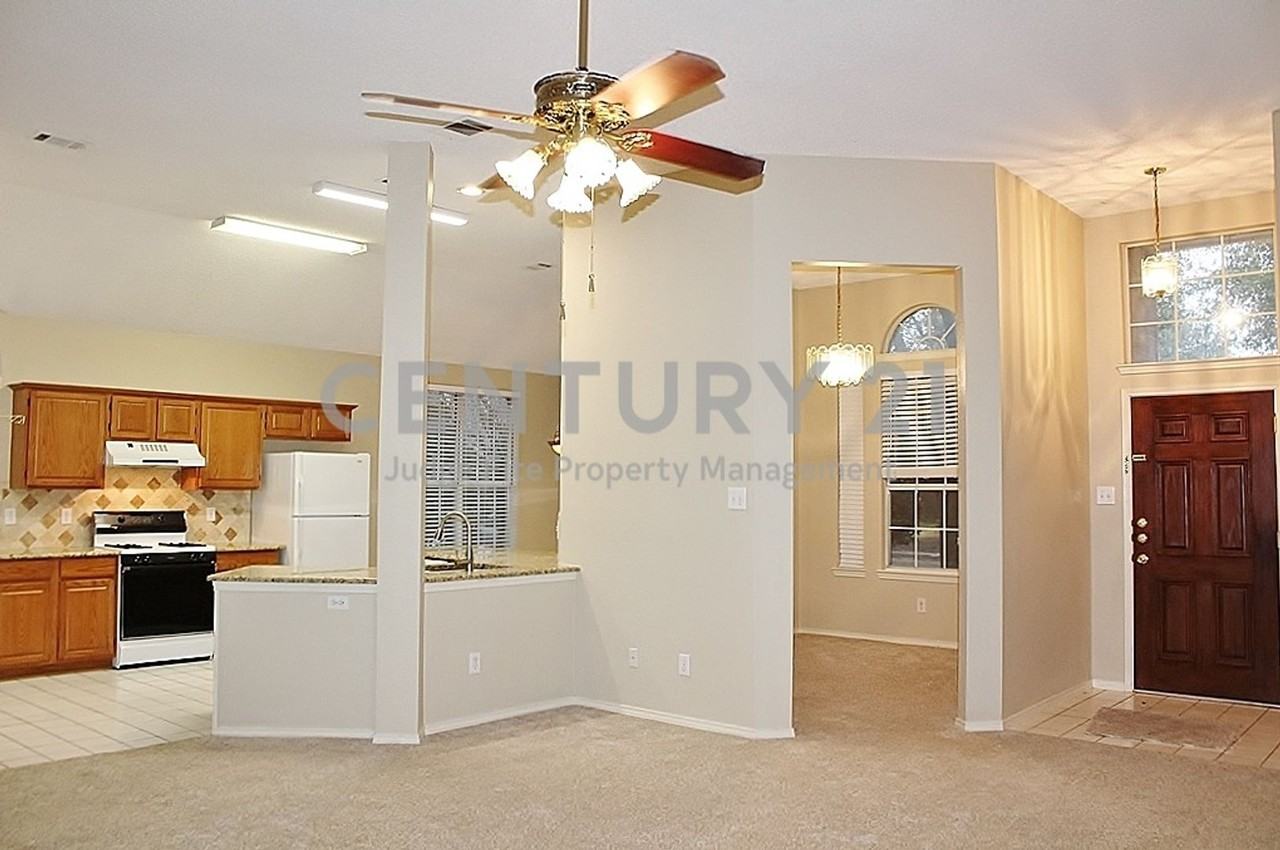 1532 Home Park Dr - Photo 3 of 10