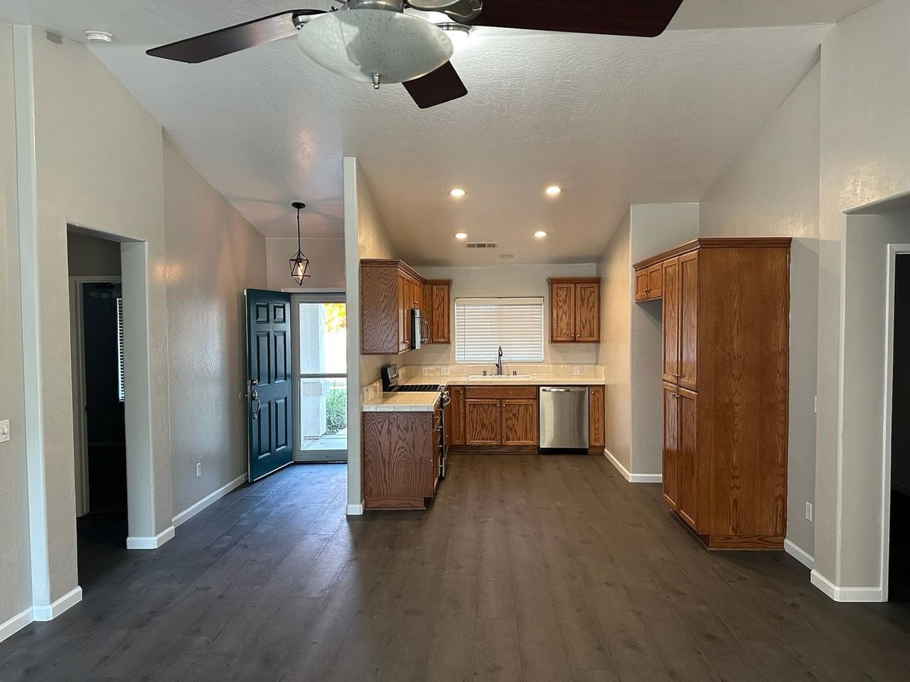 1015 W Westmont Ct - Photo 3 of 17