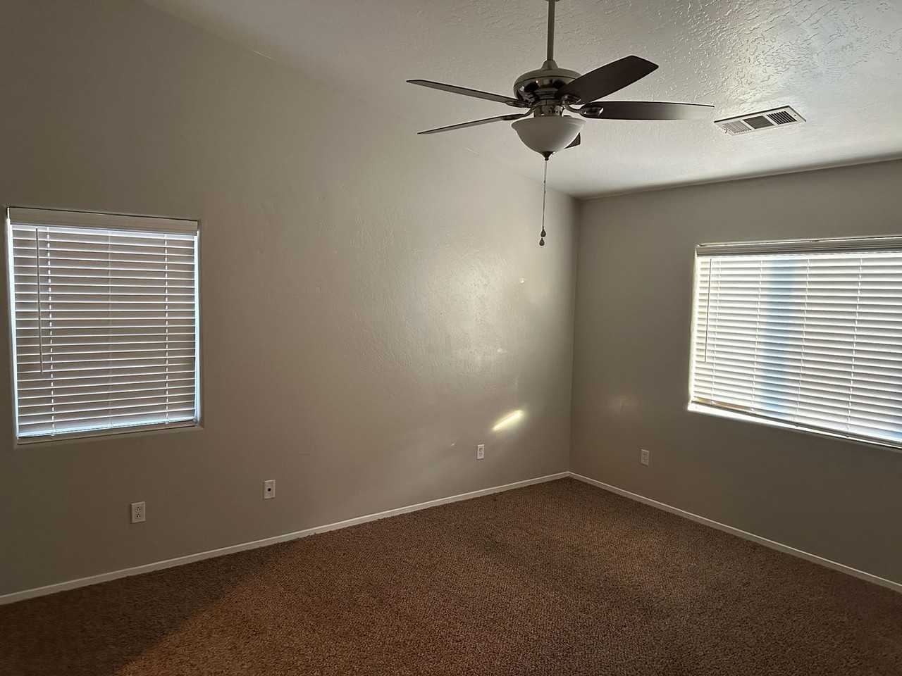 1015 W Westmont Ct - Photo 7 of 17