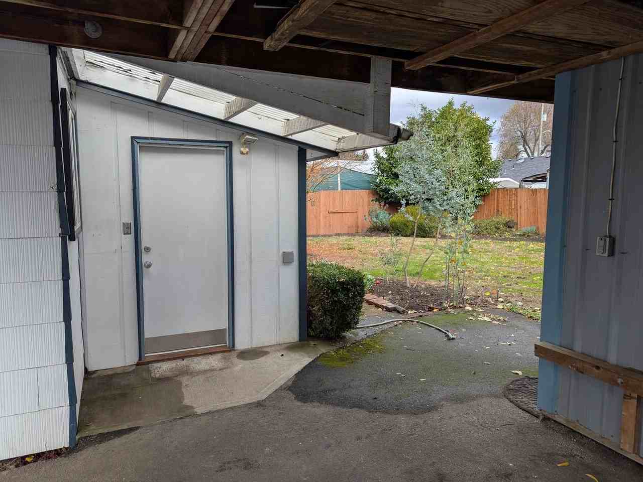 1432 Park Ave Ne - Photo 3 of 19