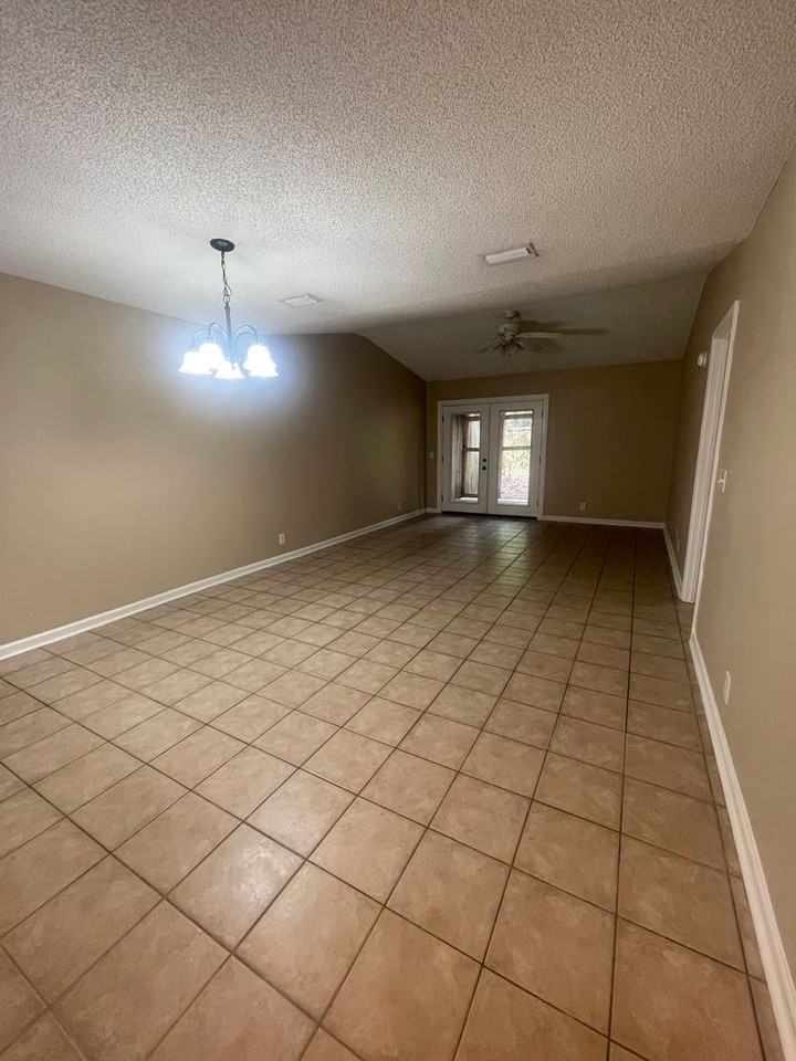 164 Leeswood Cir - Photo 2 of 17