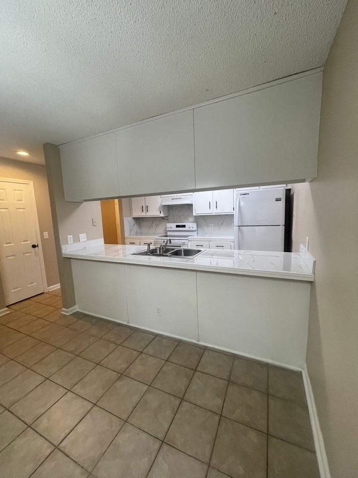 164 Leeswood Cir - Photo 3 of 17
