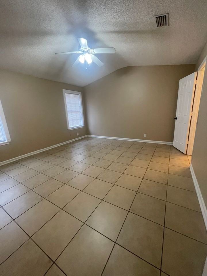 164 Leeswood Cir - Photo 7 of 17