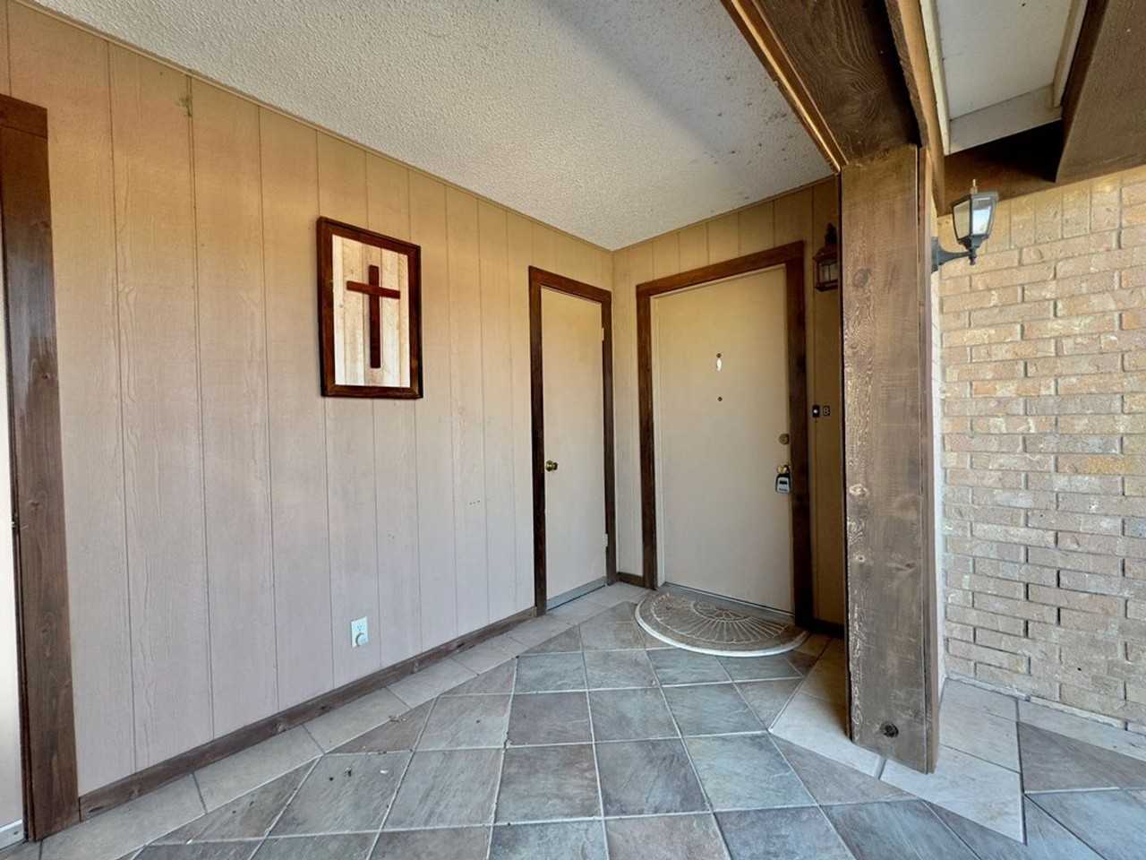 2303 Haynes Dr Apt B - Photo 3 of 30