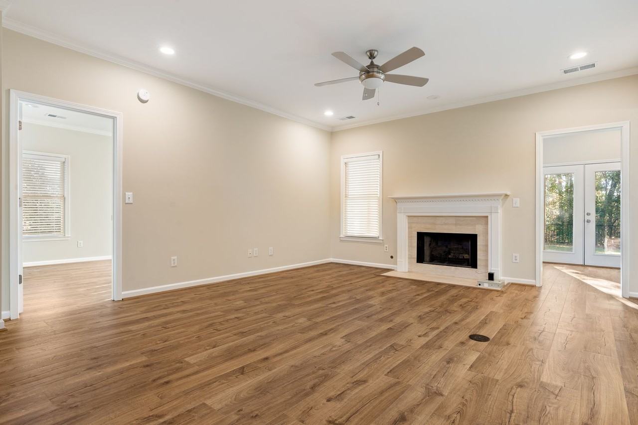 213 Village St - Photo 4 of 26